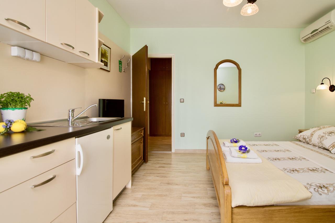 Hotel Pansion Adria Sveti Filip i Jakov Exteriér fotografie