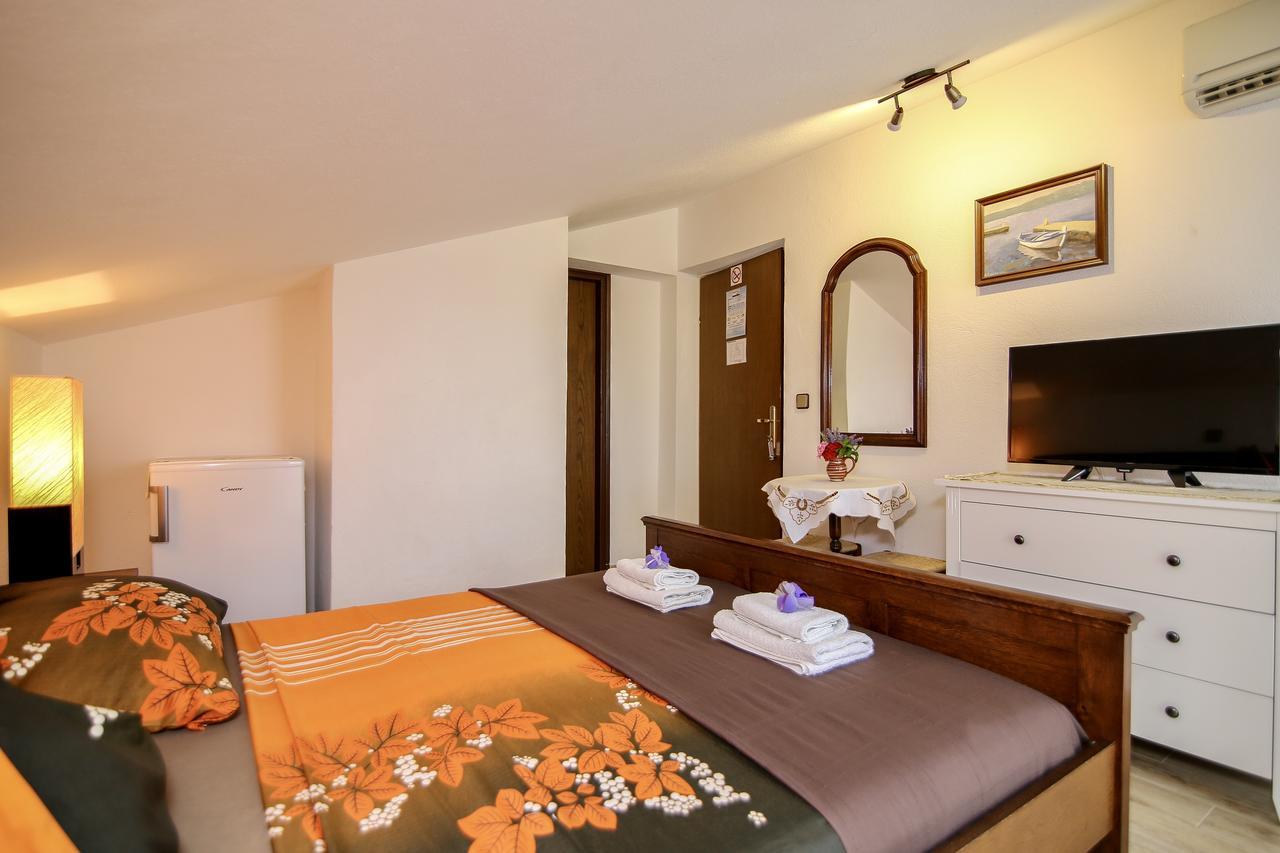 Hotel Pansion Adria Sveti Filip i Jakov Exteriér fotografie