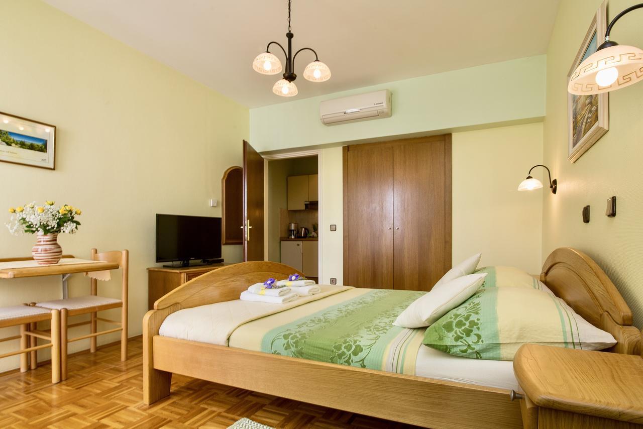 Hotel Pansion Adria Sveti Filip i Jakov Exteriér fotografie
